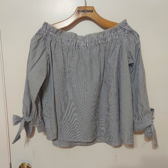 AE Off-Shoulder Top - Picture 5 of 8